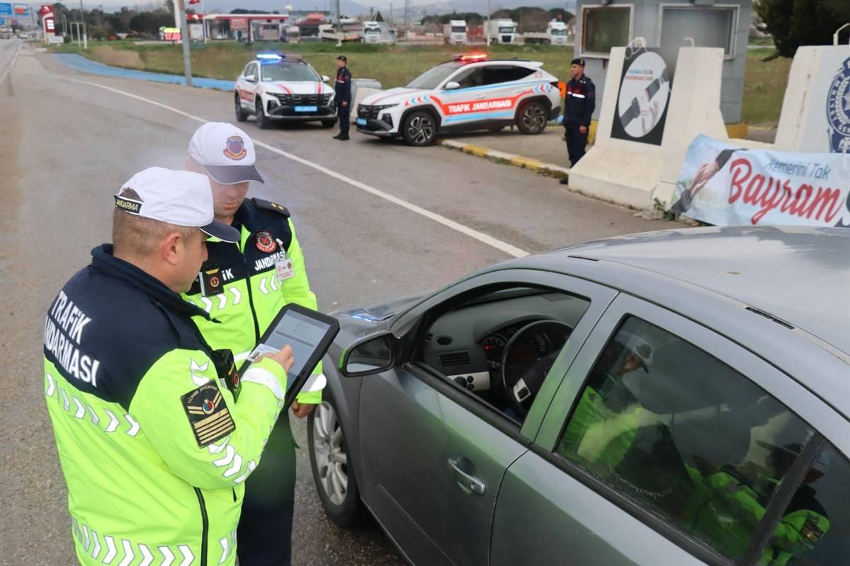 Balıkesir’de jandarmadan bayram trafiğine sıkı denetim