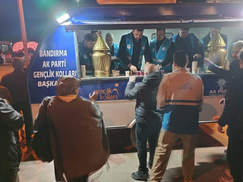 Milletvekilinden teravih sonrası sahlep ikramı