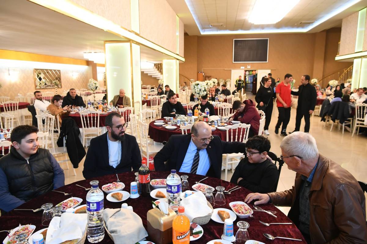 Vali İsmail Ustaoğlu Dünya Yetimler Günü İftar Programına Katıldı
