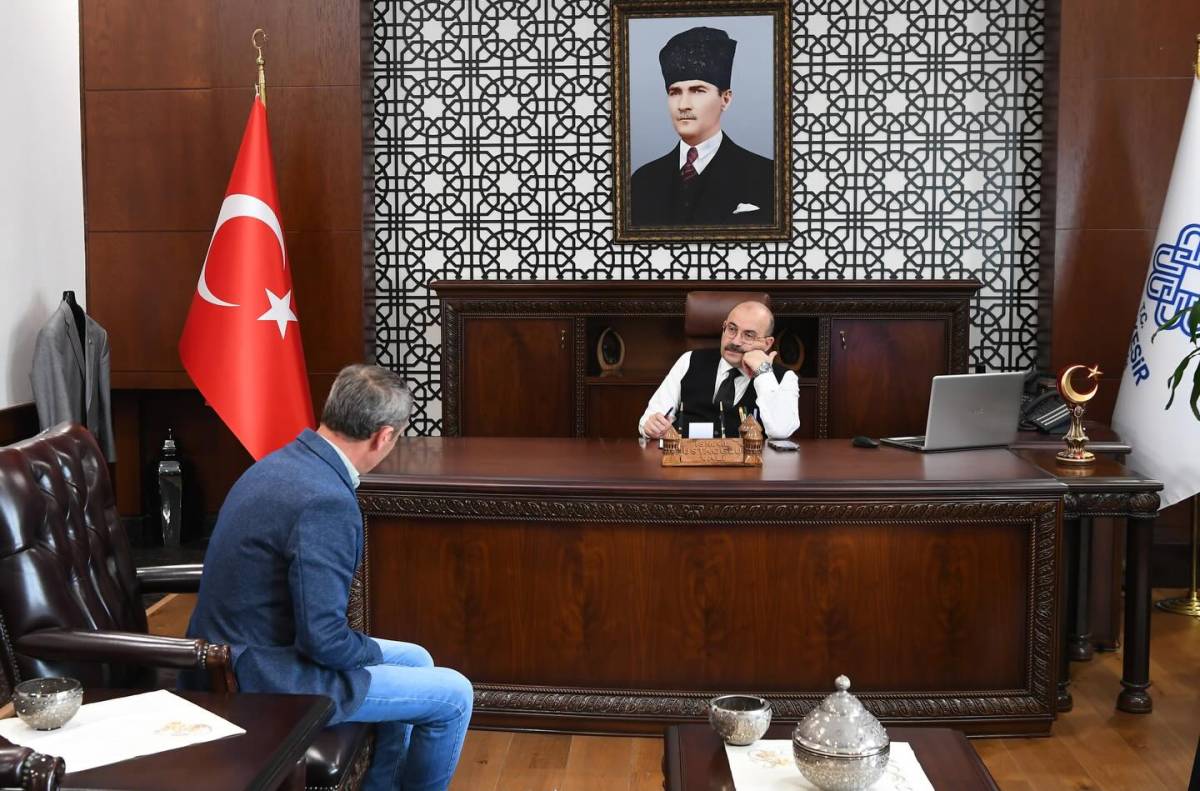 Vali Ustaoğlu, Sındırgı Emendere Mahalle Muhtarı ile bir araya geldi