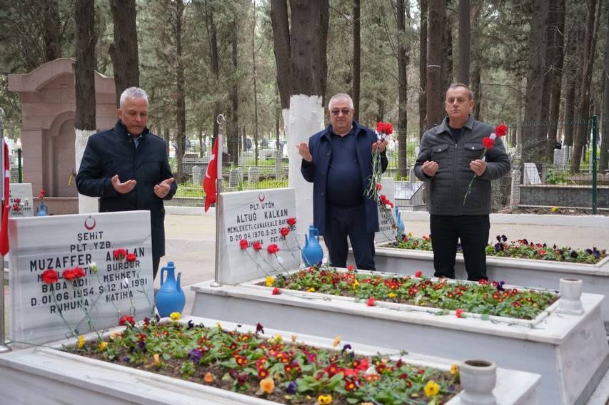 Başkan Ertaş’tan karanfilli karşılama