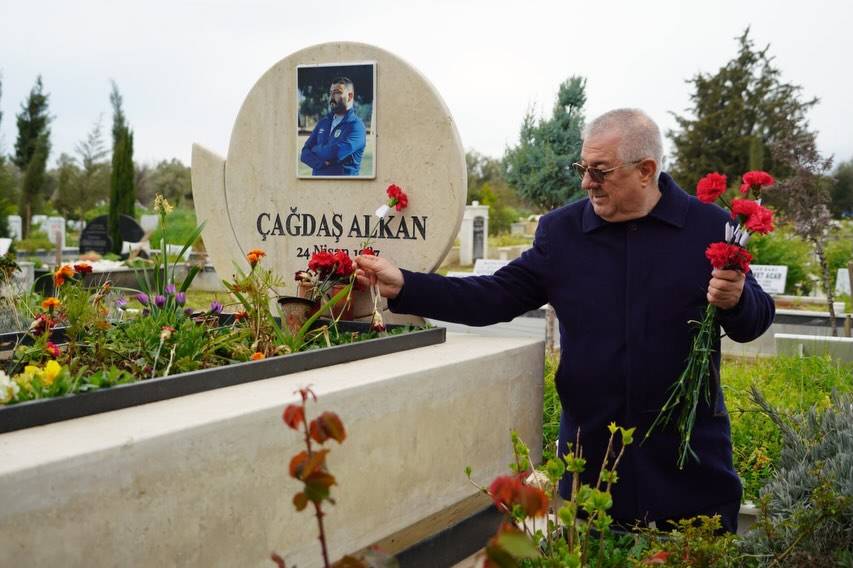 Başkan Ertaş’tan karanfilli karşılama