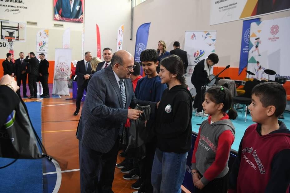 Balıkesir’de D.O.S.T Projesi Tanıtıldı, Malzemeler Dağıtıldı