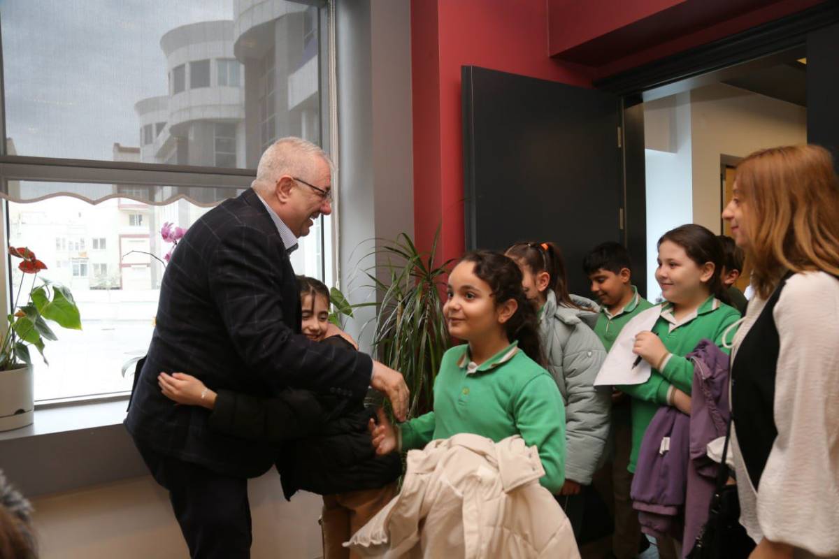 Başkan Ertaş, Öğrencileri Ağırladı