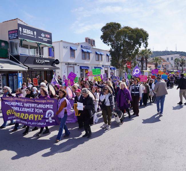 **Ayvalık’ta 8 Mart yürüşü