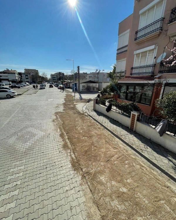 Edremit Belediyesi Altınkum’da ve Kadıköy’de Yolları Yeniliyor