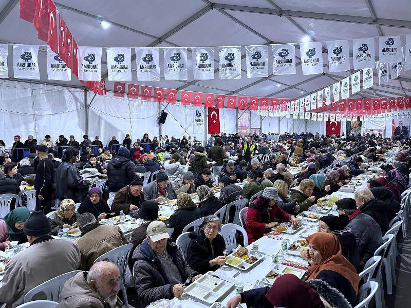Bandırma'da Ünlü sanayici Yırtımcı’dan 2 bin kişilik iftar
