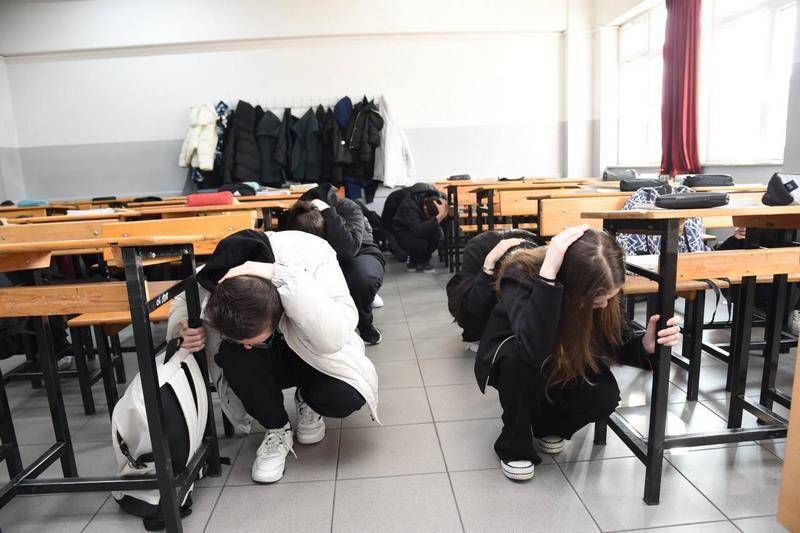 Balıkesir'de deprem haftasında senaryolu deprem