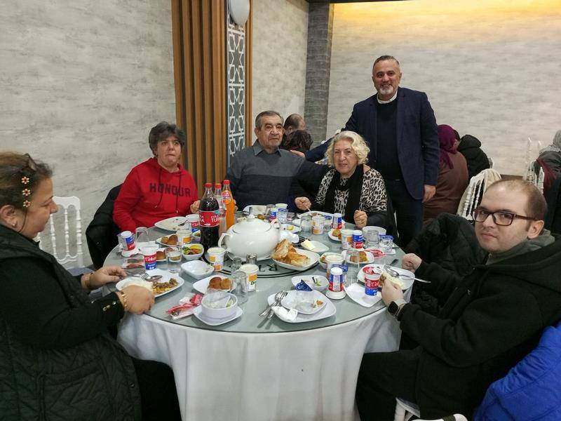 AK Parti Bandırma Belediye Meclis Üyesi Mehmet Doğan, Engelli Vatandaşlara İftar Verdi