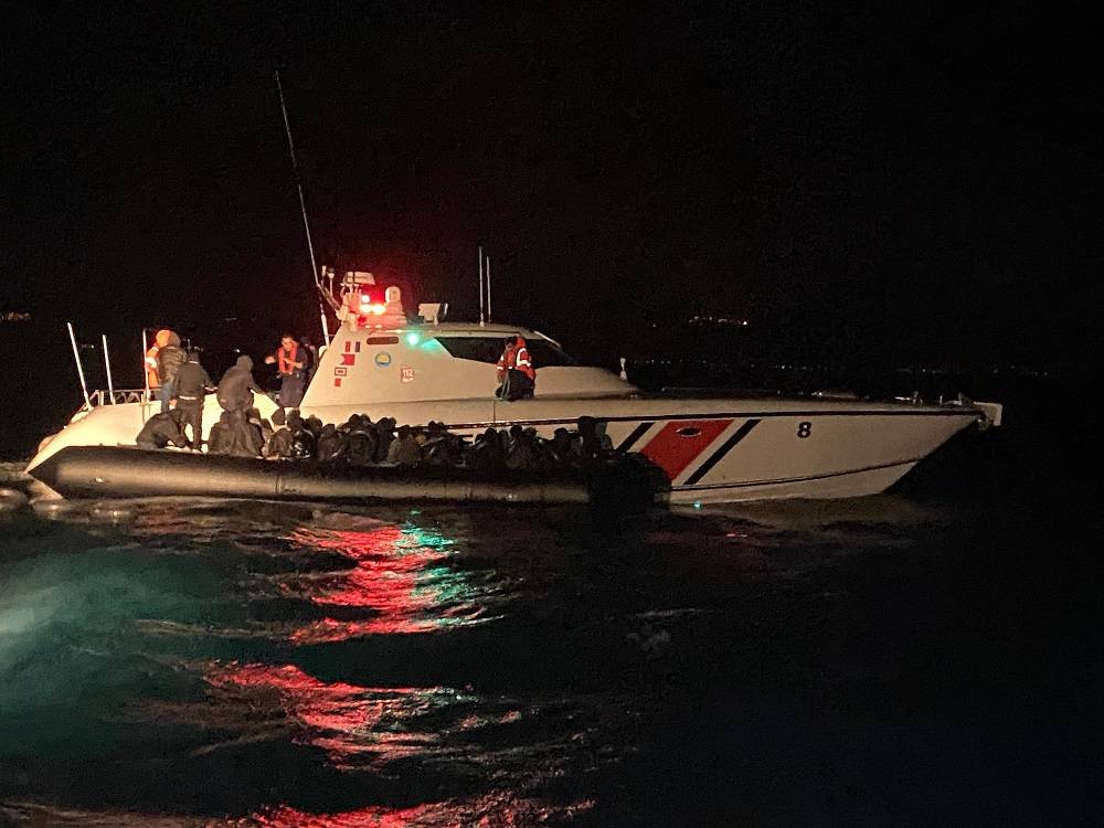 Ayvalık'ta 39 göçmen kurtarıldı