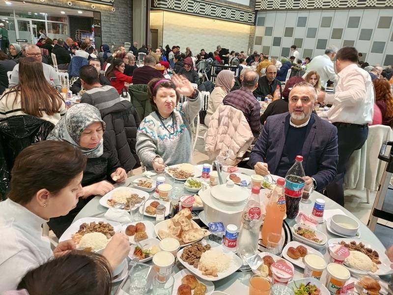 AK Parti Bandırma Belediye Meclis Üyesi Mehmet Doğan, Engelli Vatandaşlara İftar Verdi