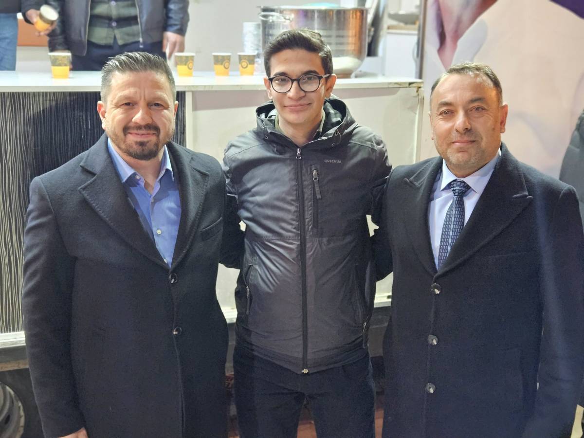 AK Parti İl Başkanı Aydemir Burhaniye de süt ikram etti