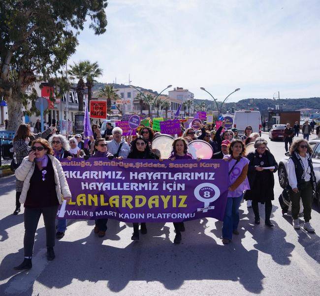 **Ayvalık’ta 8 Mart yürüşü