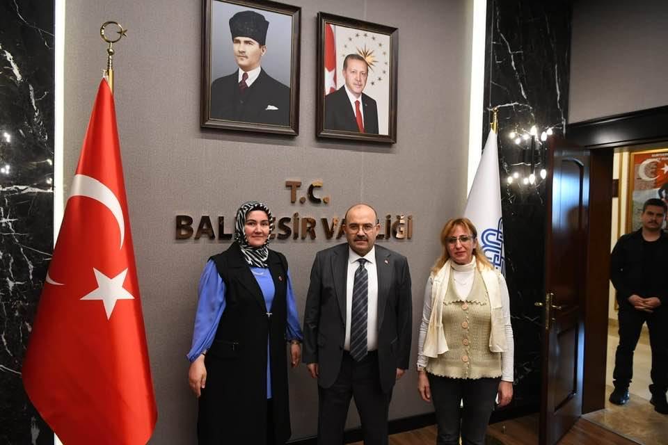 Burhaniyeli dernekçiler Vali Ustaoğlu’nu ziyaret etti