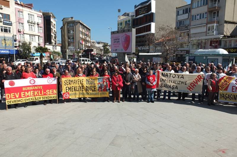 Burhaniye’de laiklik eylemi düzenlendi