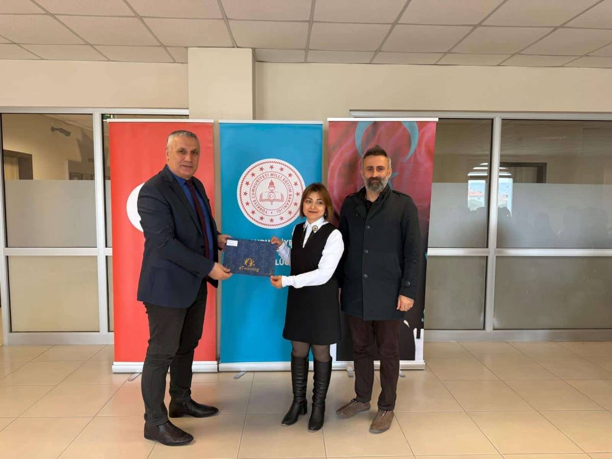 Burhaniye’de e-Twinning Ulusal ve Avrupa Kalite Etiketleri töreni düzenlendi
