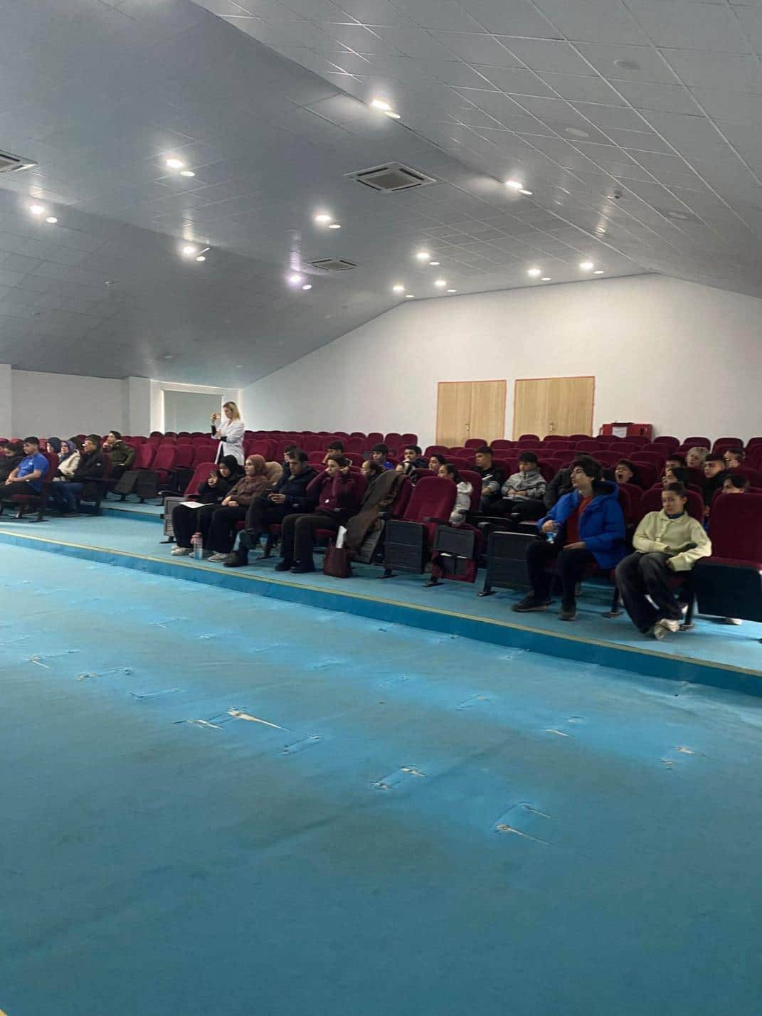 Burhaniye’de Geleceğe Çare etkinliklerinde münazara yarışmaları başladı