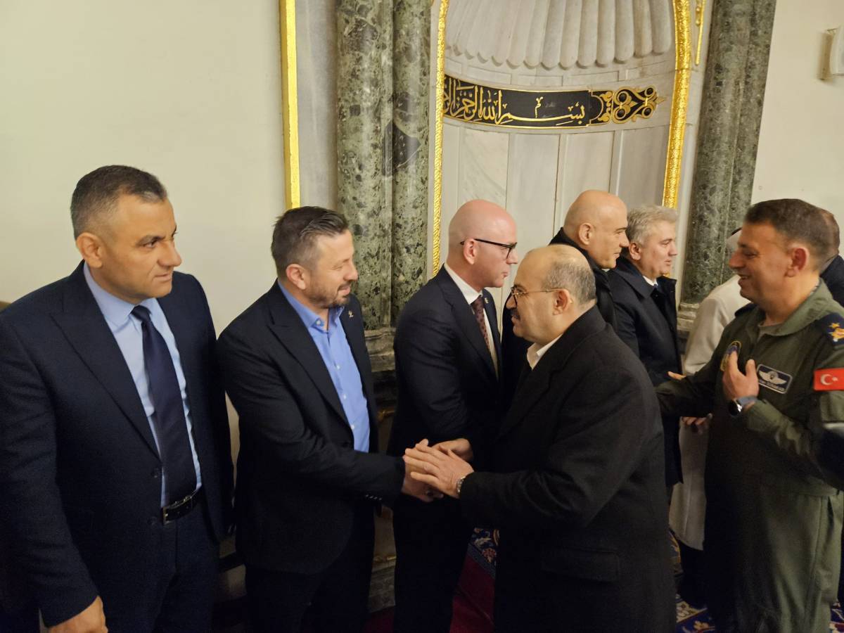 Balıkesir’de bayram namazı yoğun katılımla kılındı