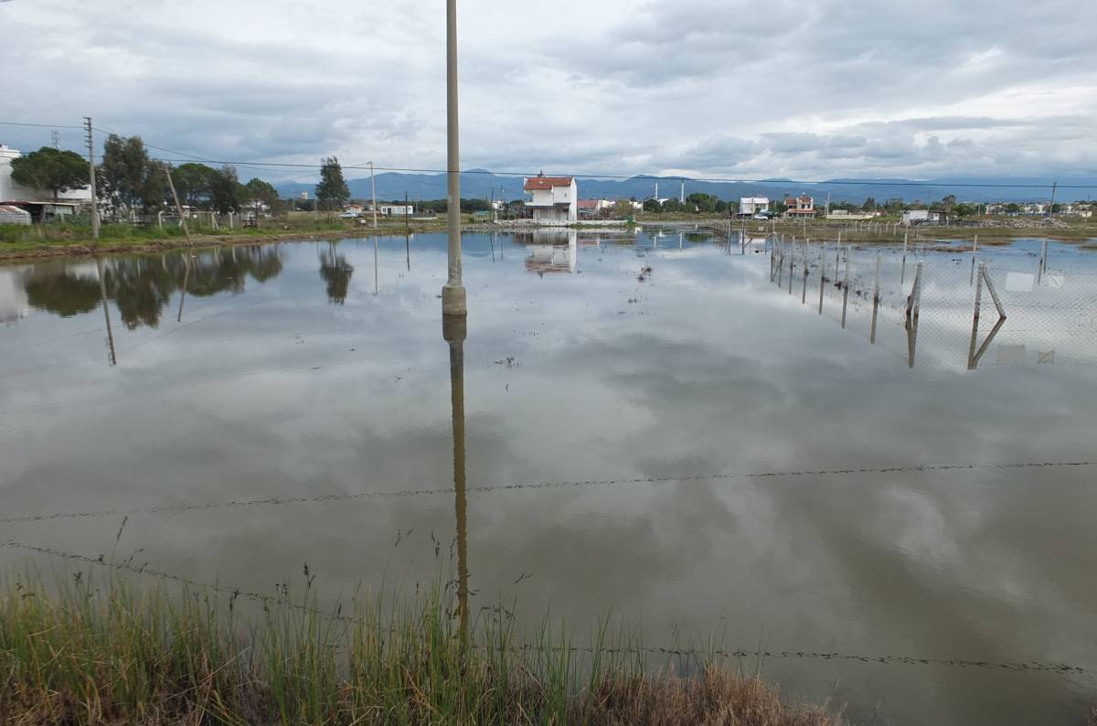 Burhaniye’de yazlıklar su içinde kaldı