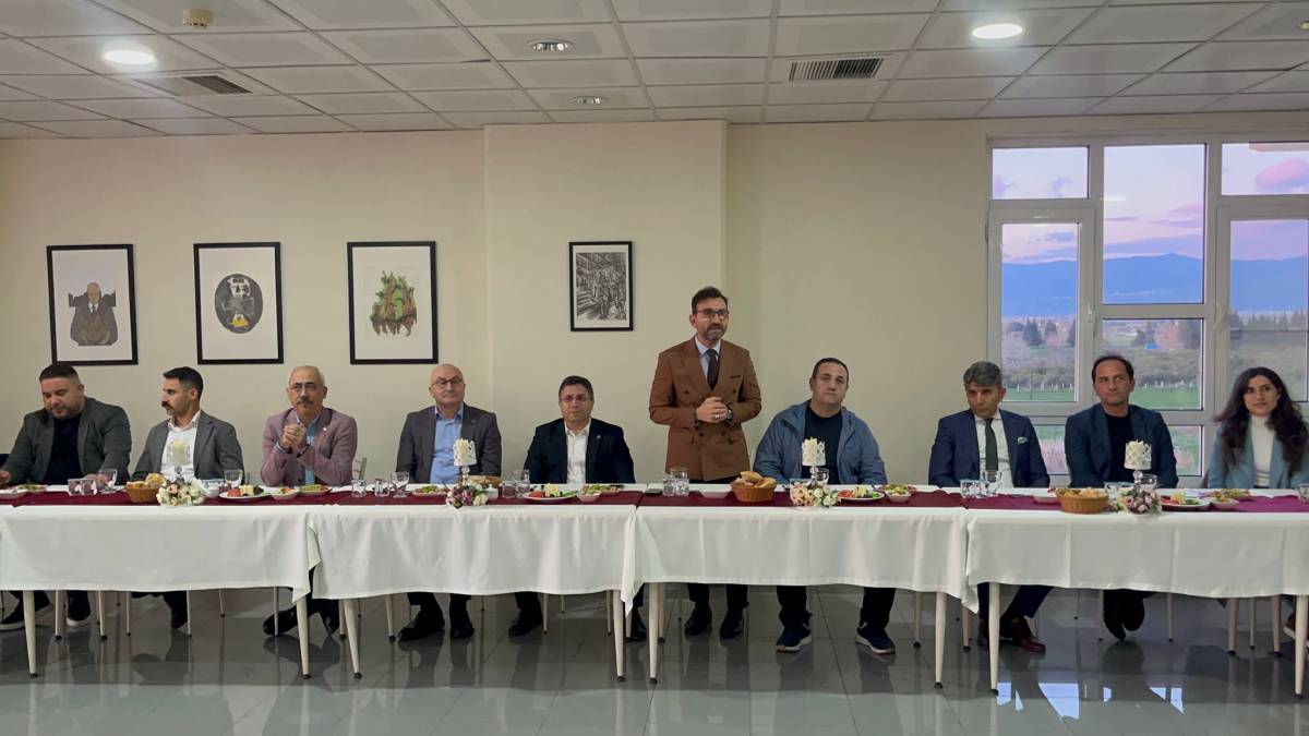Burhaniye’de akademik ve idari personel iftarda buluştu