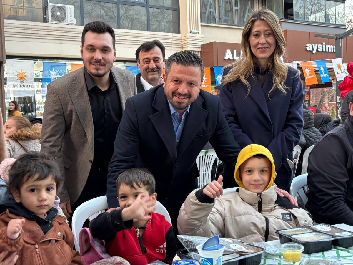 Balıkesir’de Gönül Köprüleri Kuruldu: Millî Kuvvetler’de 10 Bin Kişilik Dev İftar!