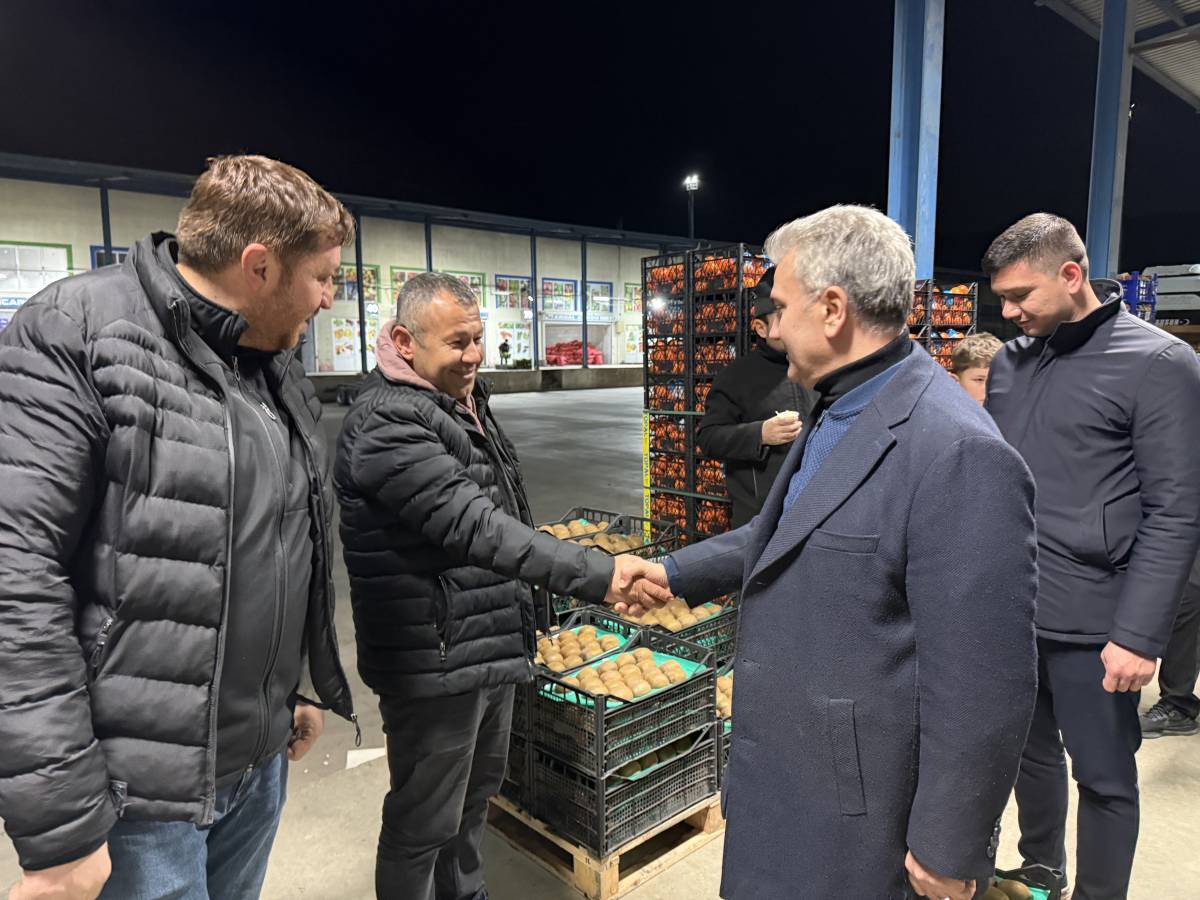 Milletvekili Dr. Mustafa Canbey Sabah Öğle Akşam Gece Her Daim vatandaşın yanında…