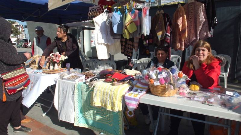 Burhaniye’de kadınların el emeği ürünleri görücüye çıktı