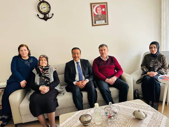 Burhaniye’de Kaymakam Atilla, Şehit ailelerini ziyaret etti