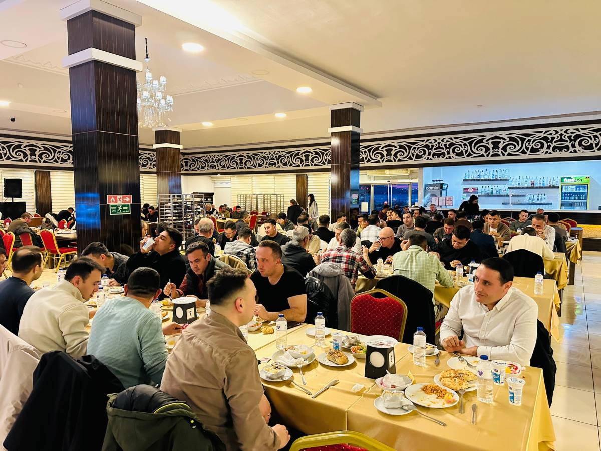 Burhaniye’de Kaymakam Atilla, Jandarma personeli ile iftar yaptı