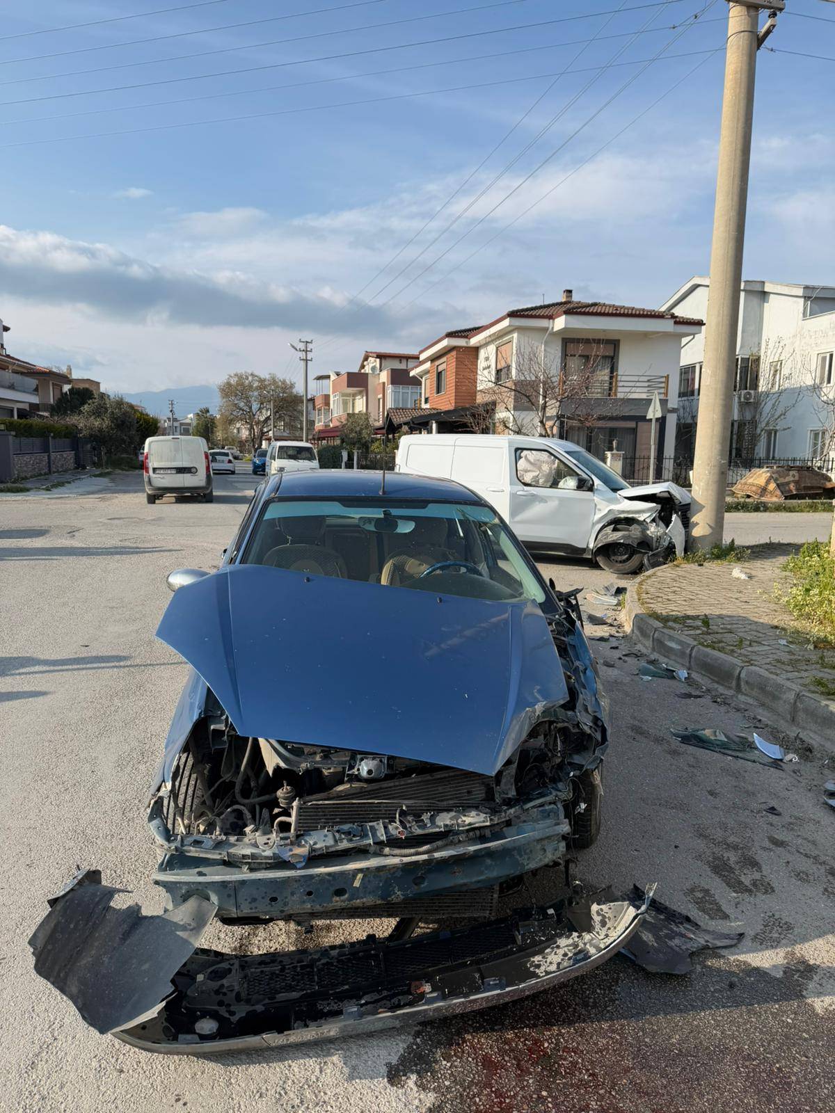 Burhaniye’de sık kaza yaşanan kavşak için düzenleme talebi