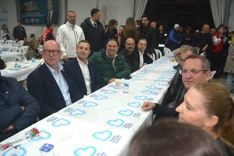 Ayvalık’ta Büyükşehir Belediyesinden Dev İftar