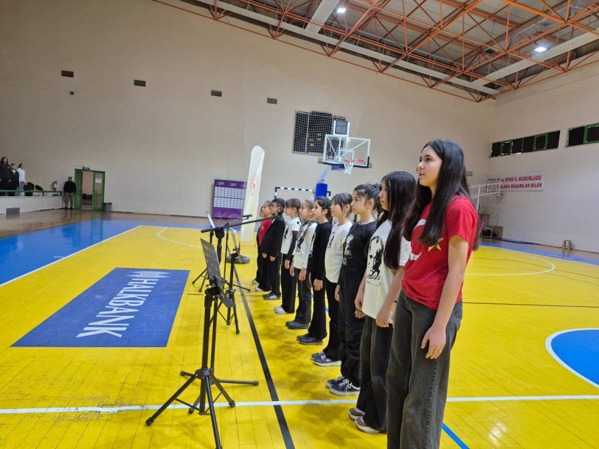 Burhaniye’de sporcular Şehitleri Anma Günü ve Çanakkale Zaferi’ni kutladı
