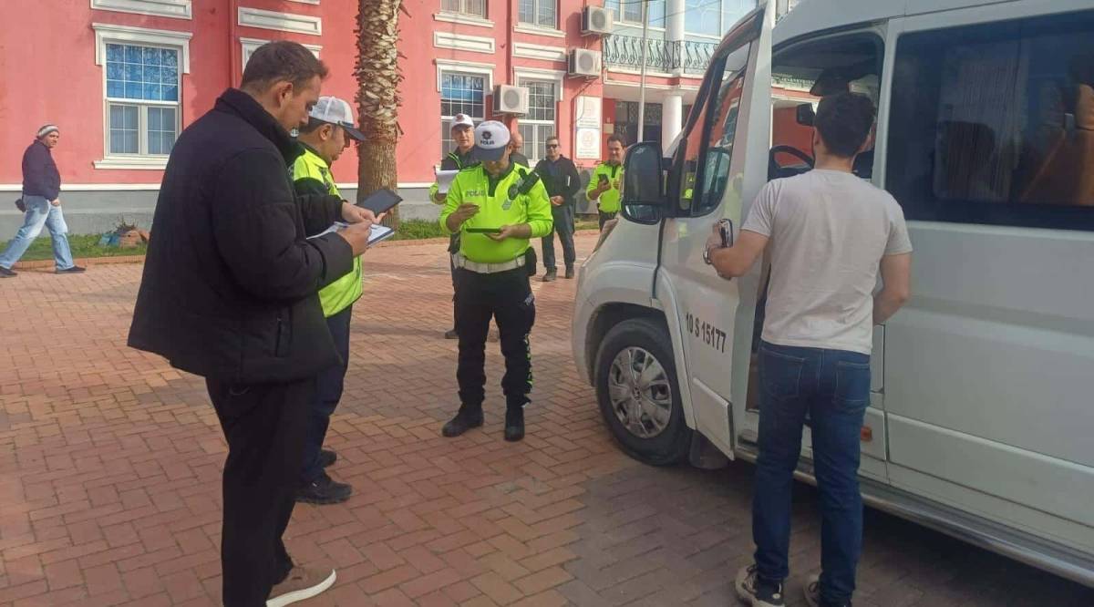 Burhaniye’de okul servisleri denetlendi