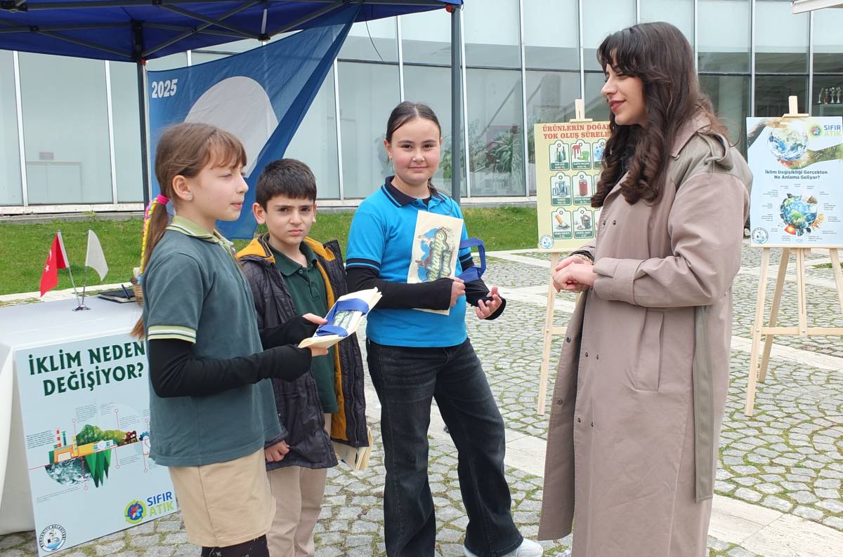 Burhaniye’de Sıfır Atık Bilgilendirme Standı ilgi gördü