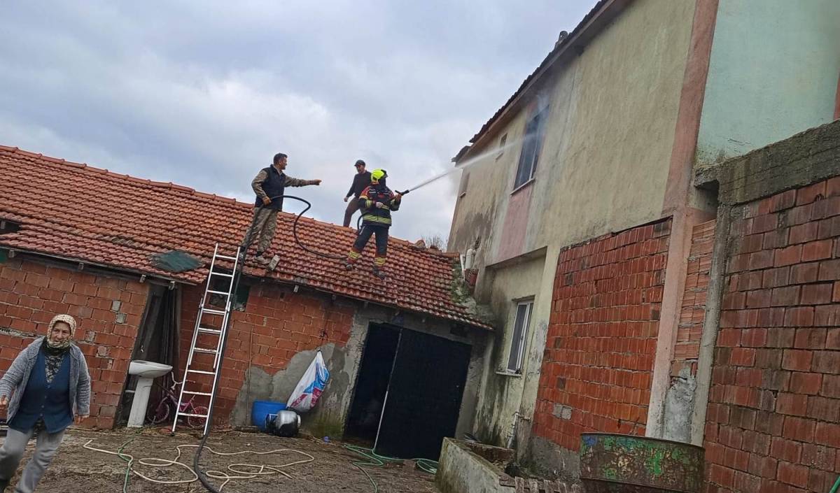 Altıeylül’de korkutan ev yangını