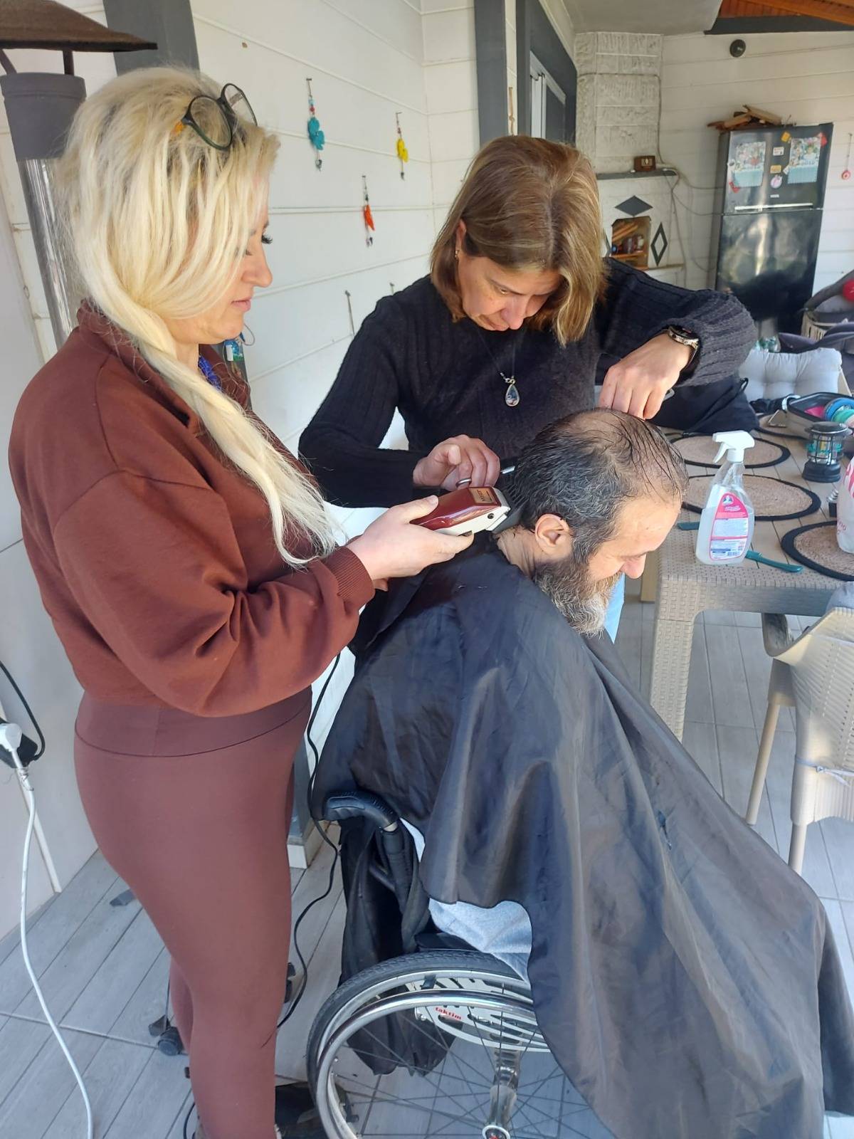 Edremit’te anlamlı dokunuş: gaziye kuaförlük hizmeti