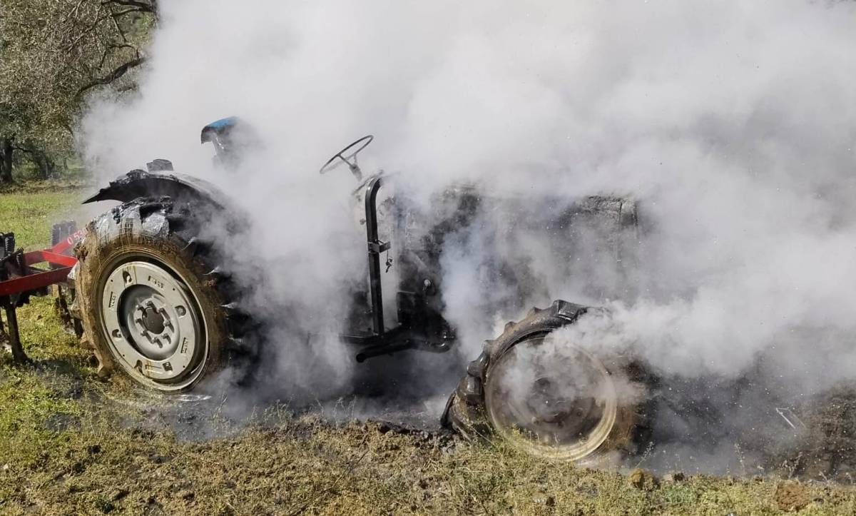 Edremit'te korkutan traktör yangını