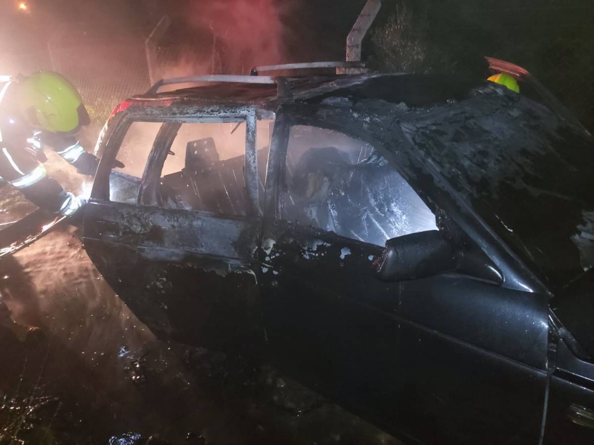 Burhaniye’de korkutan araç yangını