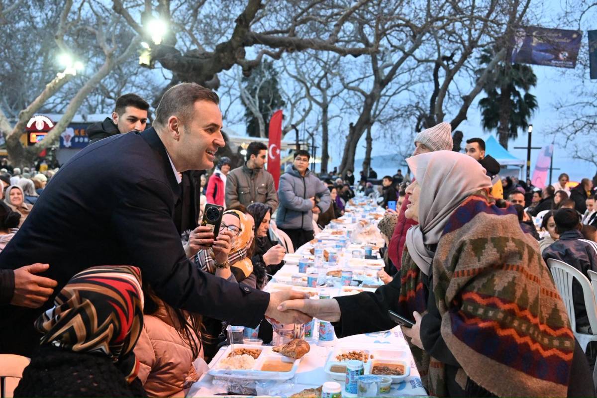 Akın, Erdekli hemşehrileriyle iftar sofrasında buluştu