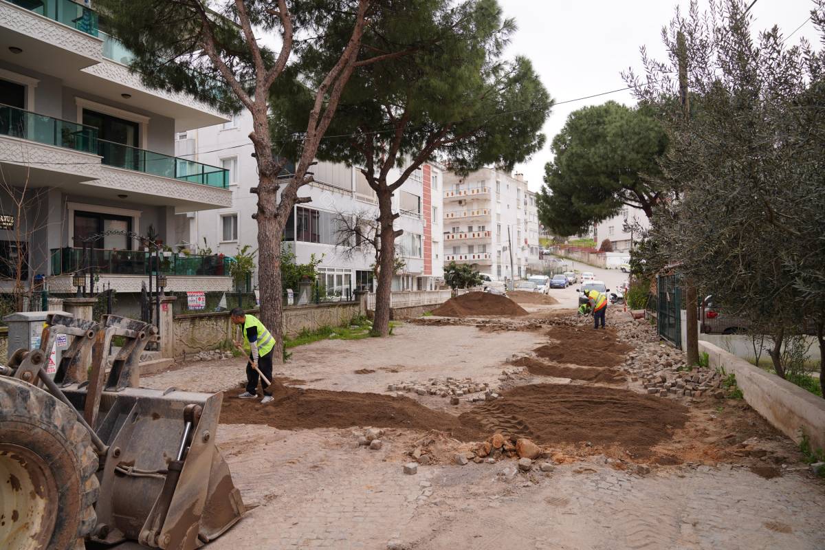 Doğalgaz çalışmaları nedeniyle bozulan yollarda onarım başladı
