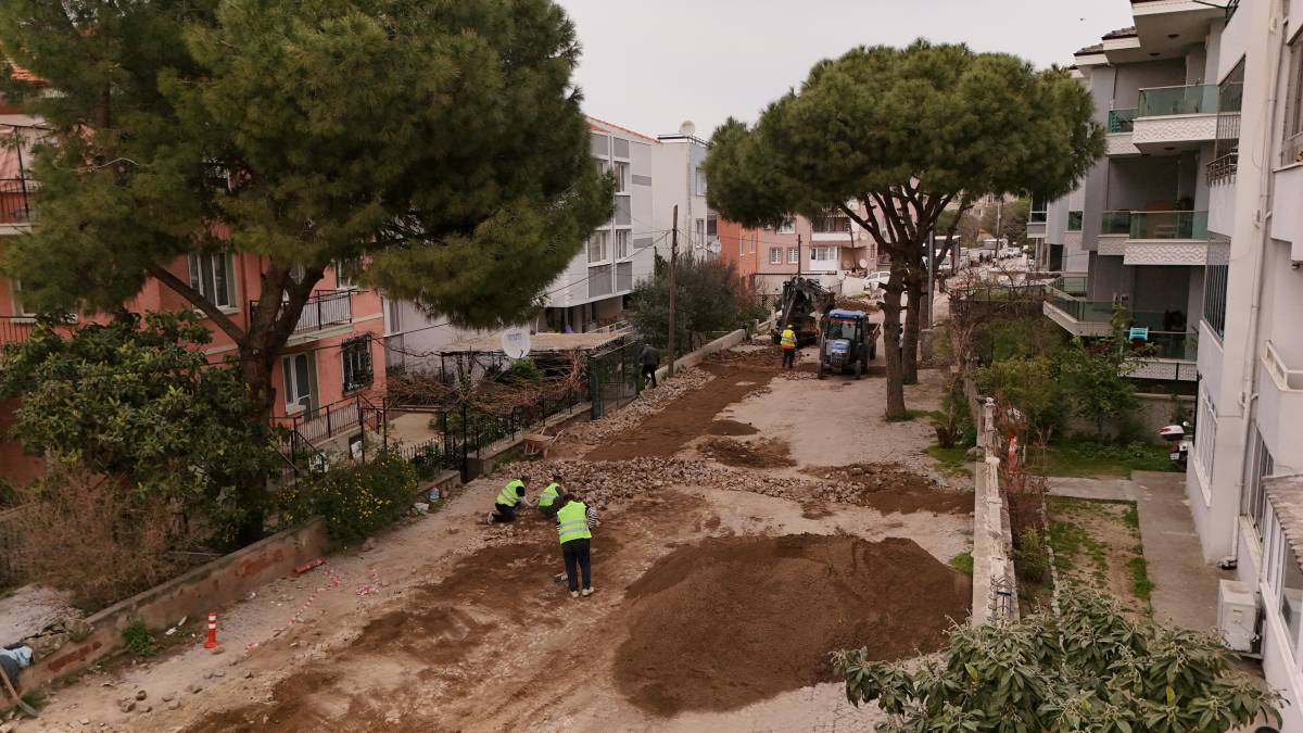 Doğalgaz çalışmaları nedeniyle bozulan yollarda onarım başladı