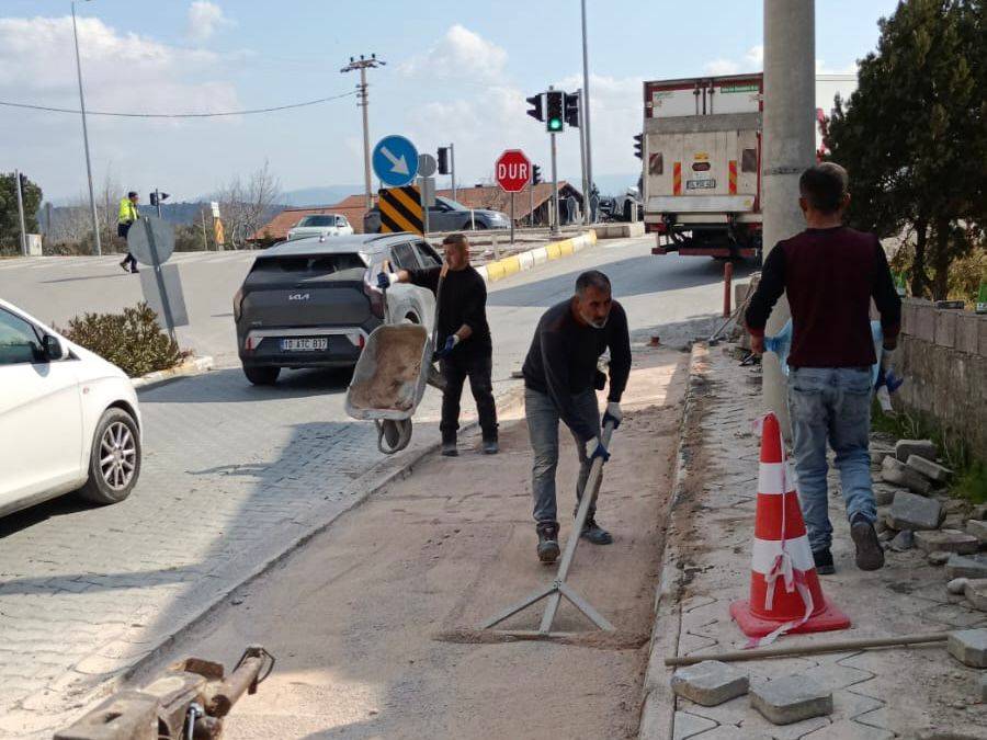 Burhaniye Belediyesi Fen İşleri Müdürlüğü ekipleri sahada