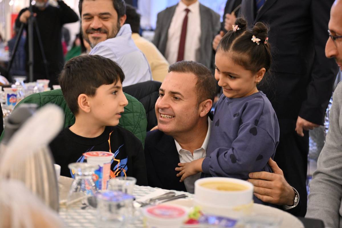 Akın, İstanbul’daki Balıkesirliler ile kucaklaştı