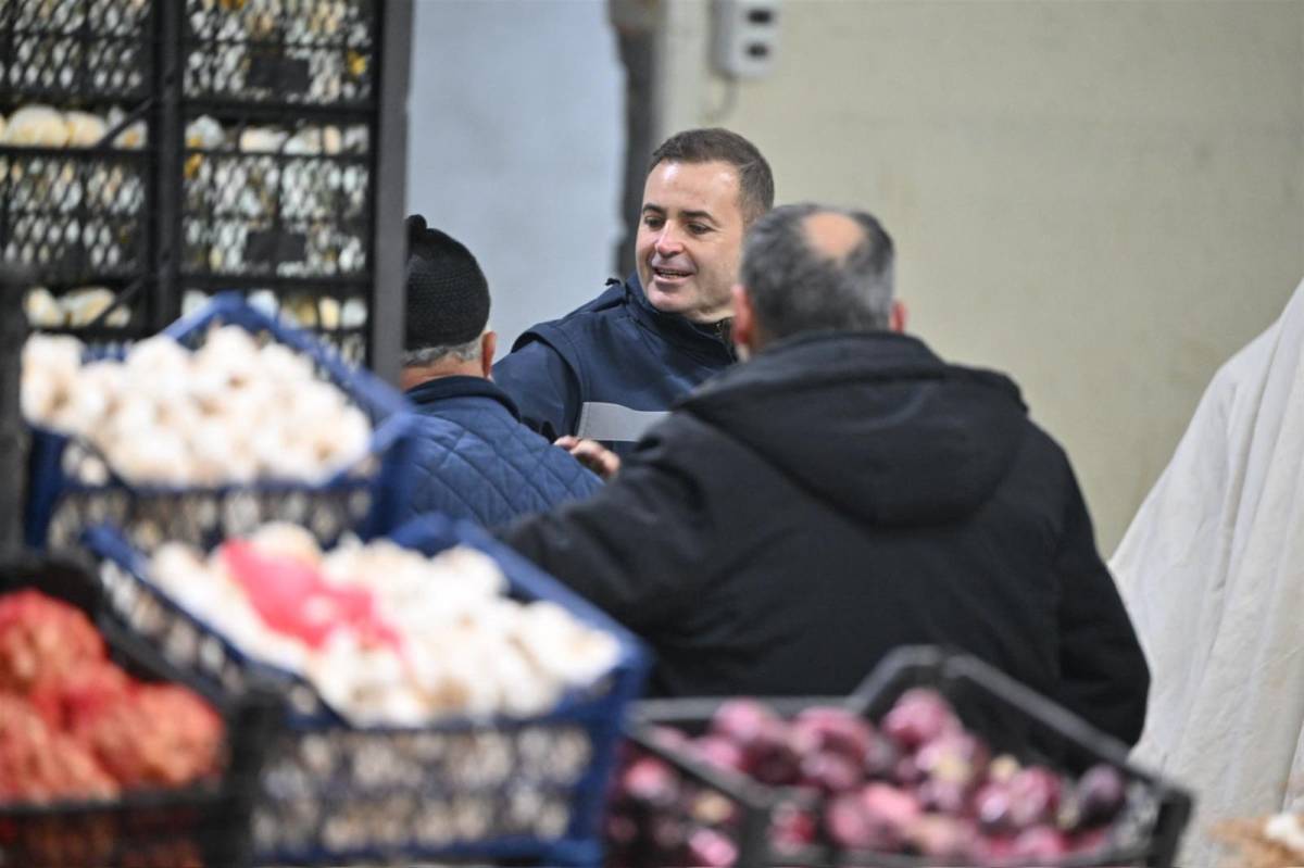 Başkan Akın, sahurunu hal esnafıyla birlikte yaptı