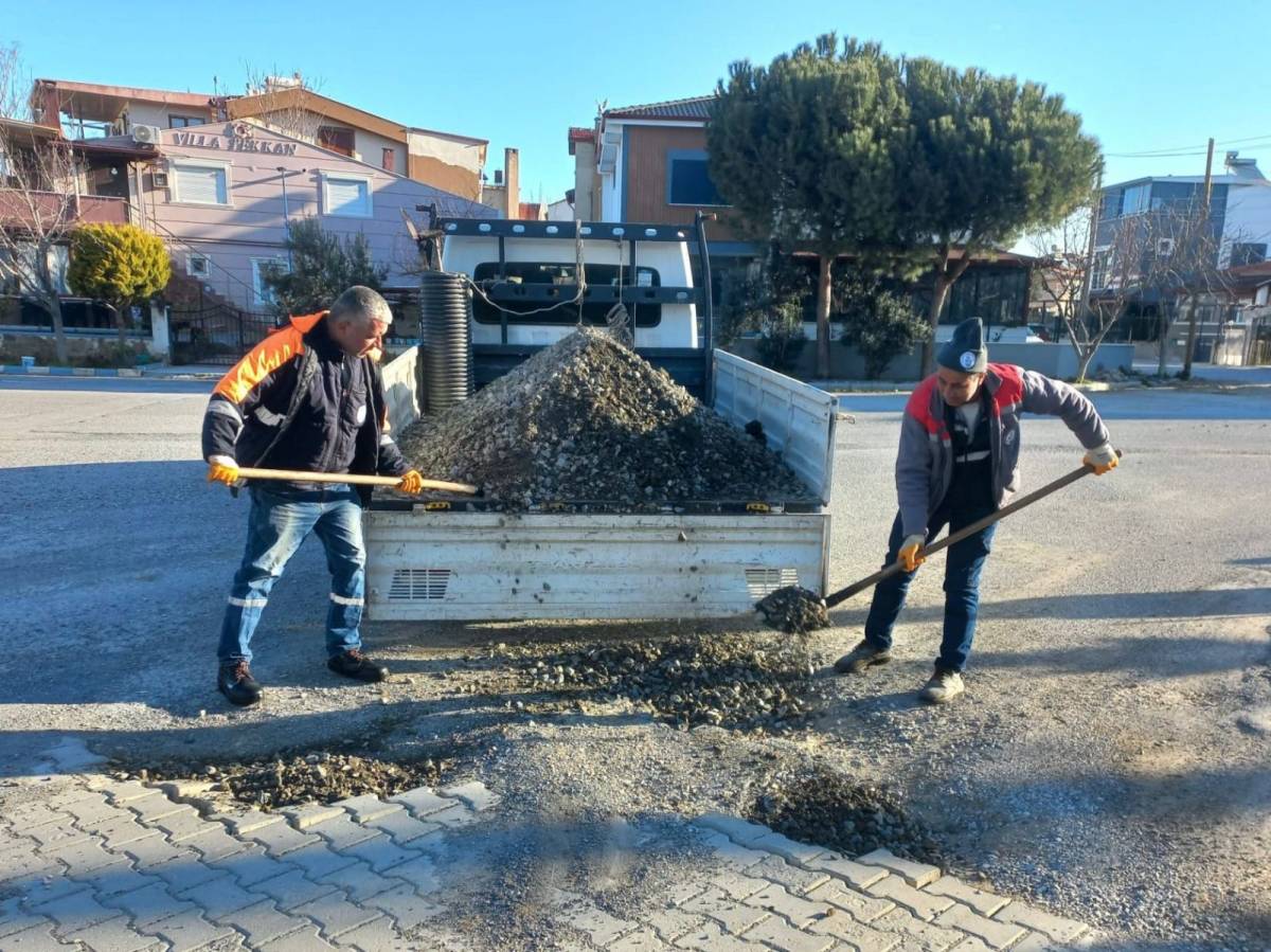 Burhaniye Belediyesi fen işleri ekipleri çalışmalarını aralıksız sürdürüyor
