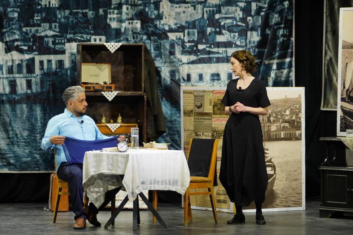 Ayvalık’ta Duygu Dolu Tiyatro Akşamı