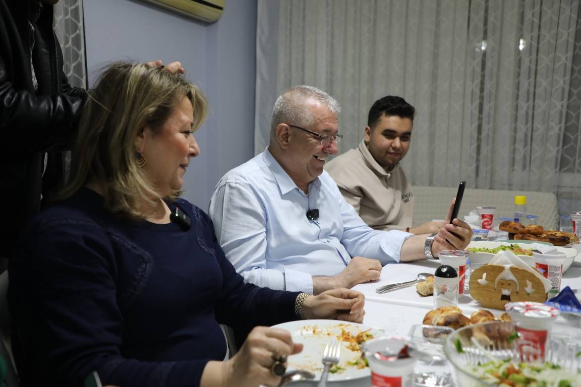 Başkan Ertaş üniversite öğrencilerinin iftar sofrasına konuk oldu