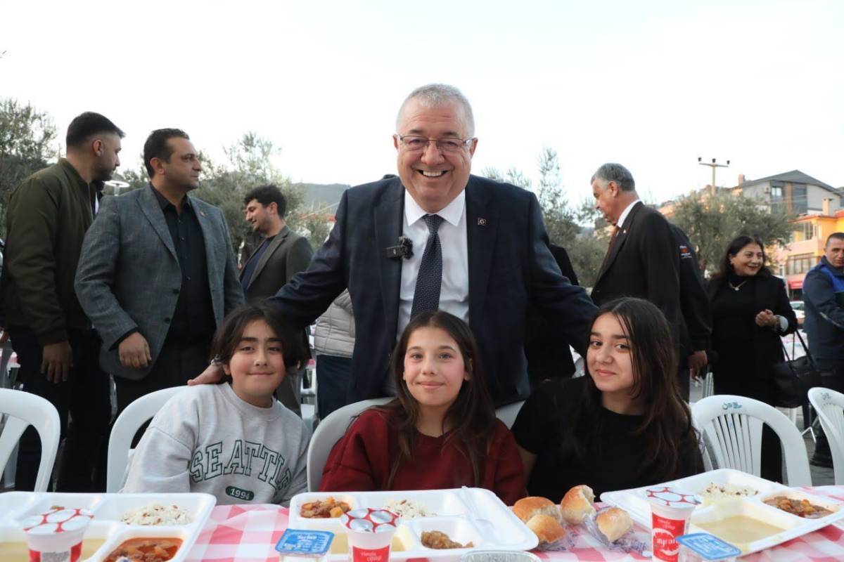 Edremit Belediyesi iftar sofraları Altınoluk’ta kuruldu