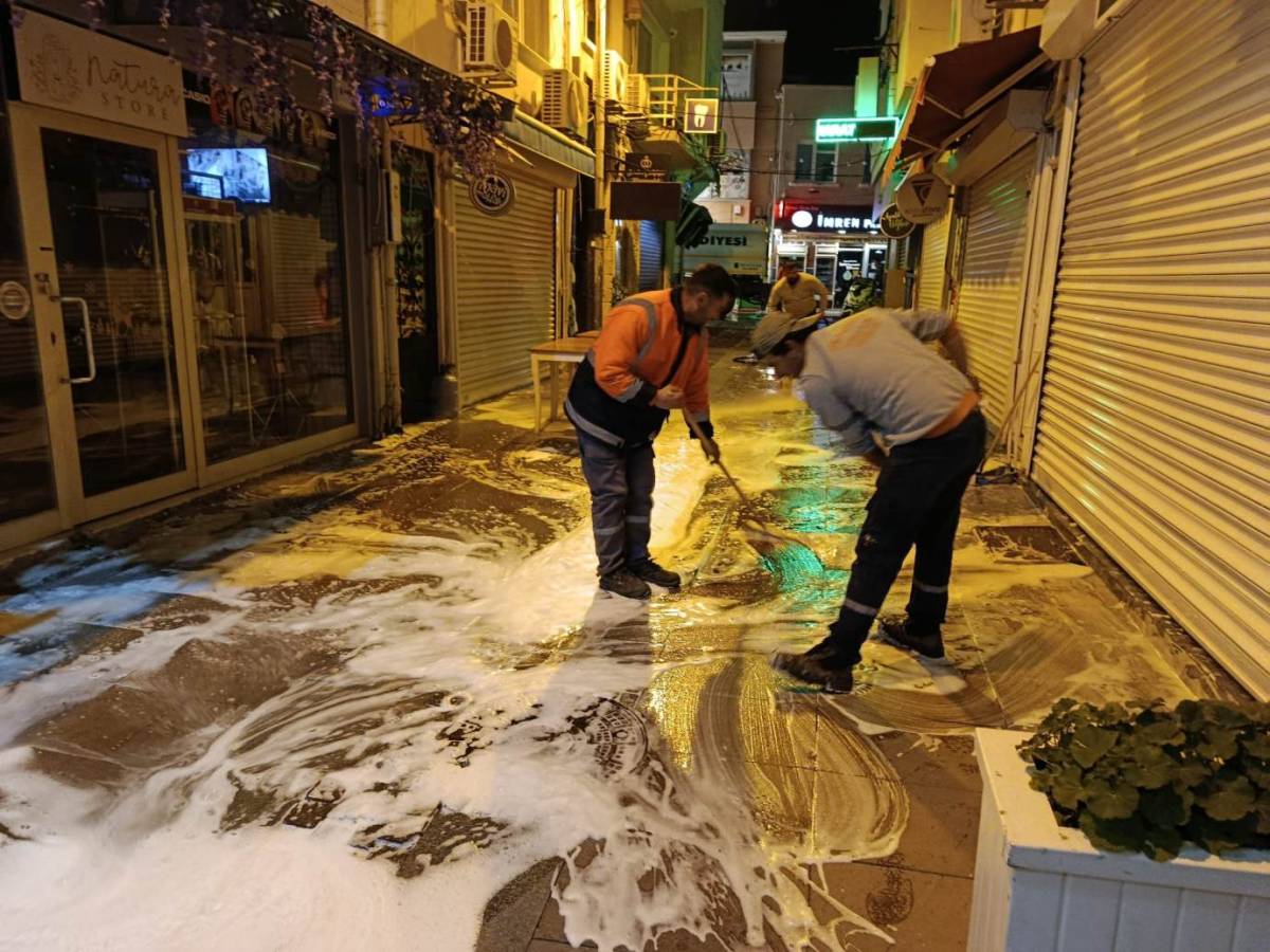 Ayvalık’ta Bayram Öncesi Temizlik Seferberliği