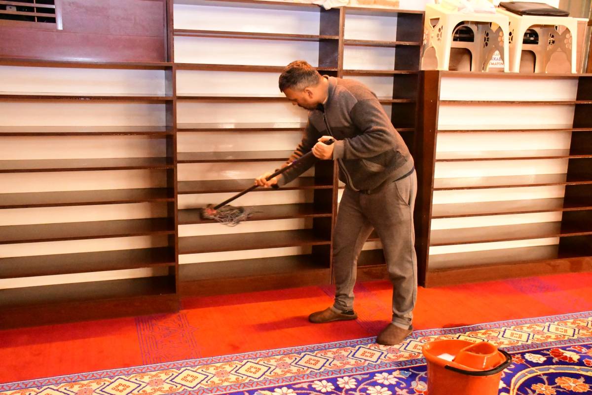 Büyükşehir, cami ve mezarlıkları bayram ziyaretine hazırlıyor